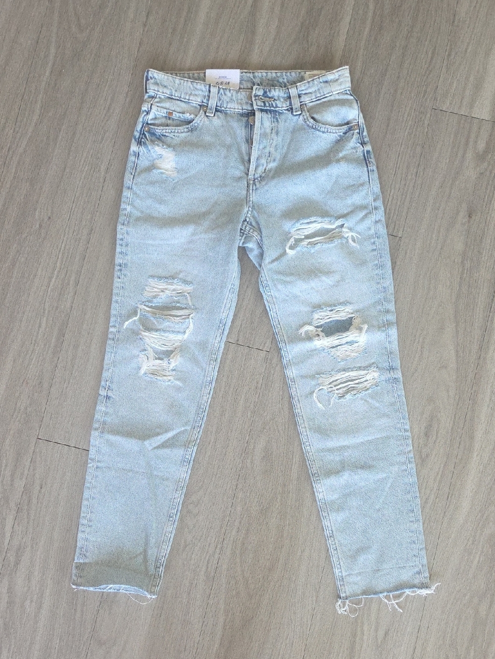 NWT H&M Boyfriend Low Rise Jeans. Size 2. Light Wash.